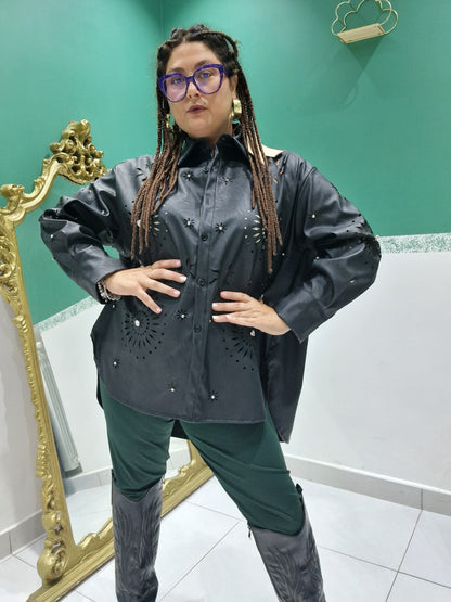 Camicia intagliata in similecopelle