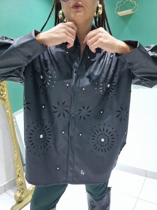 Camicia intagliata in similecopelle