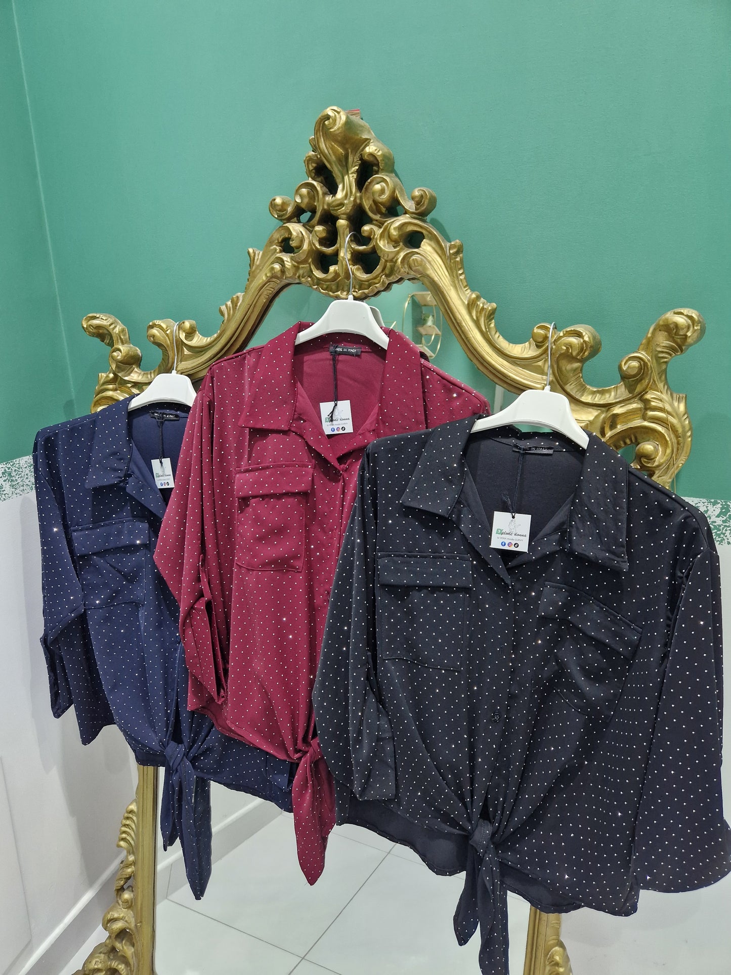 Camicia brillantinata con nodo