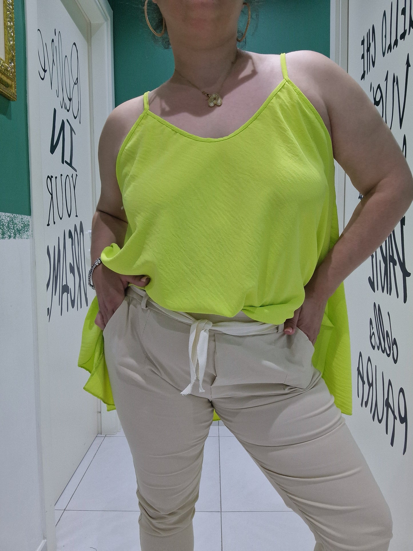 Pantalone modello capri