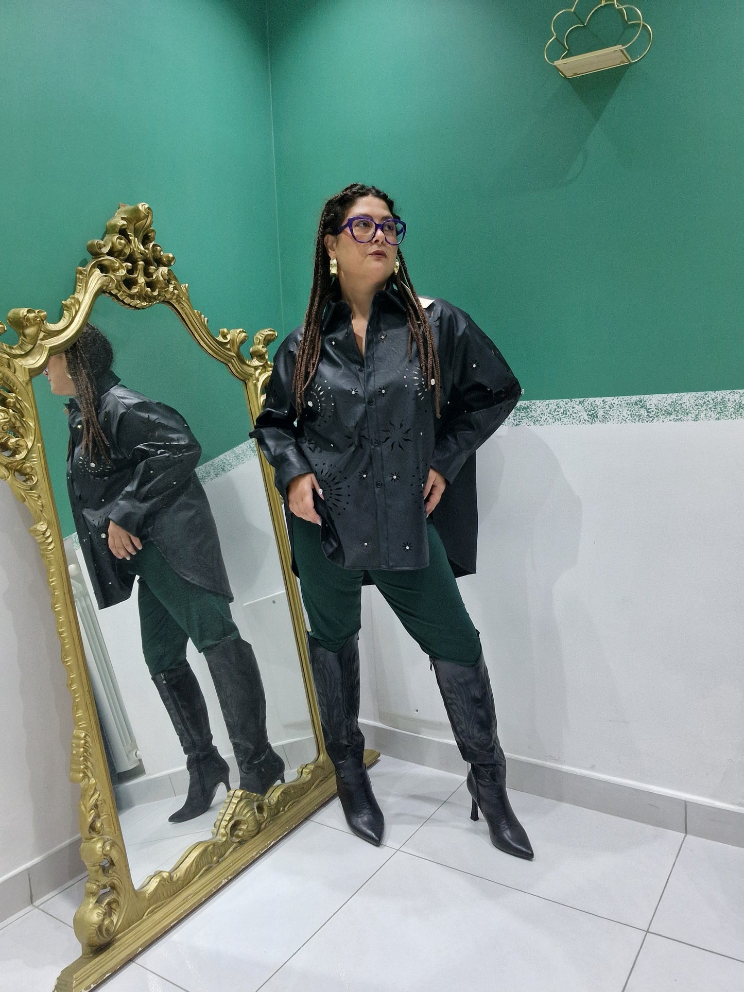Camicia intagliata in similecopelle